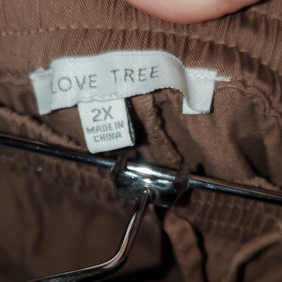 Love Tree Brown Cargo Pants Says 2X but more of a 1X - Picture 3 of 3